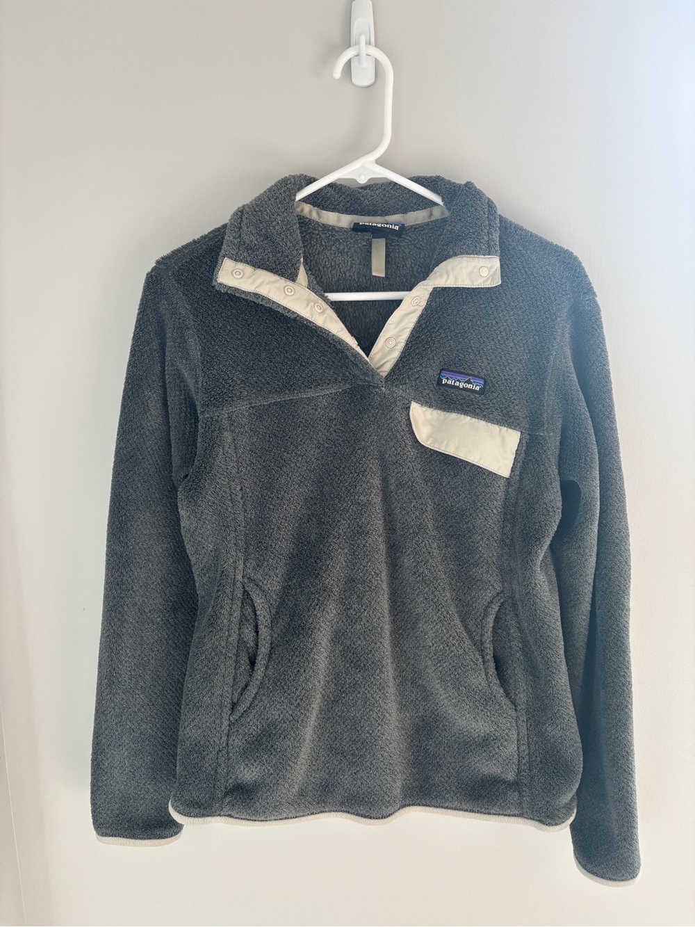 Patagonia Gray Fleece Snap-T Pullover with Cream Trim
